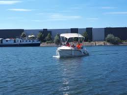 Les Bateaux Electriques Sans Permis Ont Deja Beaucoup De Succes A Strasbourg
