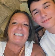 Is there a restaurant in Hickory that has a Drag Brunch? They happen  everywhere around hickory. There should be a restaurant in hickory to do it!