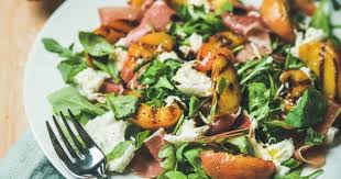 Recette Salade A La Burrata Au Prosciutto Et Aux Peches Grillees Peches Grillees Recette Salade Recette