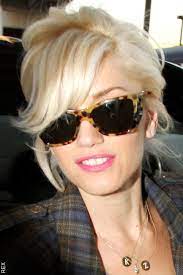 Gwen Stefani Is So Cute Her Hair Reminds Me Of Marilyn Monroe Here Short Blonde Hair Long Hair Styles Blonde Hair Color
