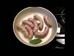 La salsiccia infatti è un ingrediente molto versatile, si usa nei ripieni, nei primi e nei secondi piatti. Salsiccia In Padella Youtube