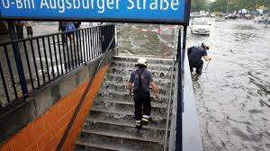 10 meter höhe an mehreren orten über offenem, freiem gelände erwartet, wird vor extremem unwetter gewarnt. Unwetter In Berlin Bilder Fotos Welt