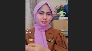 Viral Pns Wanita Dandan Menor Saat Ngantor Makeup Bagian Ini Bikin Emosi