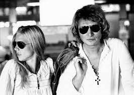 En écoutant la pluie (remastered), avec toi., gift wrapped from paris, live au palais des congrès, une vie en. Sylvie Vartan Und Ihr Ehemann Johnny Hallyday In Mailand 1973 Bild Kaufen Verkaufen