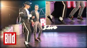 The moonwalk is a popping move. Moonwalk So Geht Der Michael Jackson Move Youtube