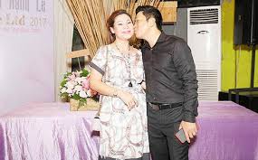 Ông là con trai tưởng giới thạch. F2dsebqckaxmfm