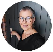 Sandra Pickering's Instagram, Twitter & Facebook