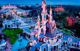 Disneyland adventures offre aux enfants et aux fans de disney de tout âge l'occasion d'explorer le parc disneyland en ultra hd 4k et hdr. 1 Week End Pour 4 Personnes A Disneyland Paris Gagner Un Voyage Par Les Jeux Et Concours