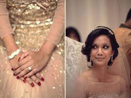 A Malay Woman Who Is Getting Ready To Be Married P Malay Wedding Dress Wedding Sheath Wedding Gown
