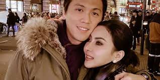 Syahrini hamil anak reino barack sejak menikah dengan reino barack pada 2019 lalu, kehidupan syahrini hamil?? F91qe71mhac0ym