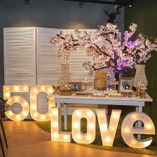 Cada año, el aniversario de boda es un momento para recordar entre los contrayentes, siendo tradicional la entrega de un regalo o la realización de una actividad conmemorativa. Bodas De Ouro 47 Exemplos E Dicas Para Fazer A Melhor Celebracao