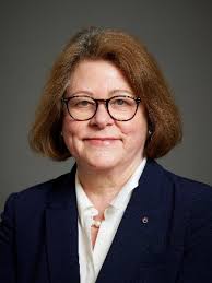 Helen Close (@close_h)