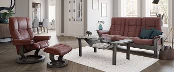 Its sinuous shapes, authentic capitonnã¨ quilt and rounded armrests are the symbol of a. Produkte Sofas Windsor
