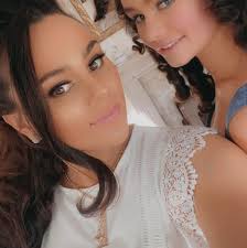 Does anyone know of a laundromat in Waldorf that is 'nice' and you can drop  off a large Comforter to be washed and pick up later?