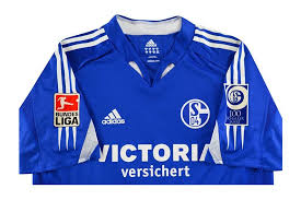 Doch wegen einer panne sind jetzt schon die neuen trikots geleaked worden! Schalke 04 2005 06 Home Kit
