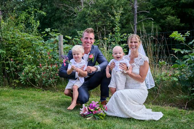 René Holten Poulsen gift med Birgitte: Viet i haven | BILLED-BLADET