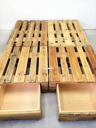 Euro Pallet Bed With Drawers Jpg 600 800 Pixeis Chambre A Coucher Design Boheme Meubles En Bois De Palettes Mobilier De Salon