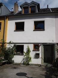 Das haus wurde 2010 aufwendig saniert und modernisiert, z.b stammt die küche aus 2016. Lichtdurchflutetes Haus Mit Vier Zimmern In Koln Bickendorf Haus In Koln Bickendorf
