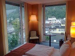 The breakfast buffet is served from 06:30 to 10:00 on. Zimmer Mit Panoramafenstern Aufnahme Von Holiday Inn Salzburg City Tripadvisor