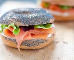 Recette De Bagel Au Pavot Saumon Fume Et Chevre Frais Allege Recette Recettes De Cuisine Recette Nourriture