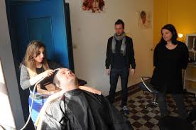 Résultat de recherche d'images pour "salon de coiffure au bric à brac"