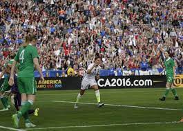 Lloyd S Hat Trick Lifts Us Past Ireland 5 0 Women S Soccer Team Play Soccer Soccer