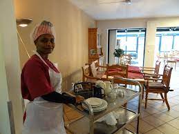 Die meisten menschen kaufen nur einmal im leben ein haus, deshalb ist es wichtig sich zuvor genau über die. Integration Von Fluchtlingen Im Theresiahaus Der Metternicher