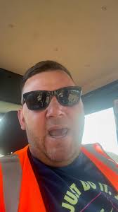 Happy Friday you little lot…. I guess actually can’t believe this man  🤣🤣🤣 the show goes