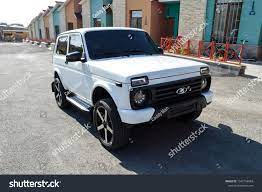 Yerevan Armenia 28 October 2019 Nwhite Modified Russian Off Road Car Lada Niva Urban Stands Under Bright Shiny Sun Near Modern Colorful Niva Yerevan Urban