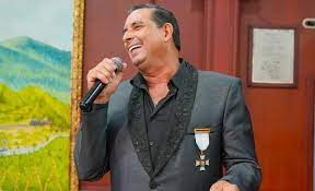 Da vergüenza": Nelson Gómez, hermano de Darío Gómez, estalló nuevamente por  la novela del cantante - Candela