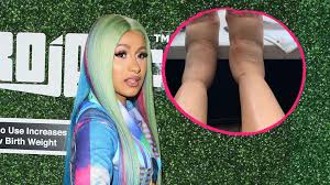 Rapper cardi b ventures outside her comfort zone to take on a series of odd jobs and tasks. Mega Angeschwollene Fusse Cardi B Will Nie Mehr Beauty Ops Promiflash De
