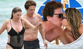 Последние твиты от daisy fuentes marx (@daisyfuentes). Daisy Fuentes Dons Monokini And Kisses Shirtless Husband Richard Marx In Miami Beach Daily Mail Online