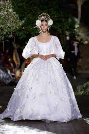 9 Dreamy Dolce Gabbana Dresses Fit For An Italian Princess Dolce And Gabbana Alta Moda Dolce And Gabbana Wedding Dress Fancy Dresses