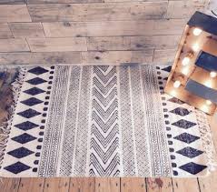 Entdecken Sie Die Tollen Eigenschaften Von Modernem Palmblatter Teppich Teppich Skandinavisch Teppich Kelim Teppich