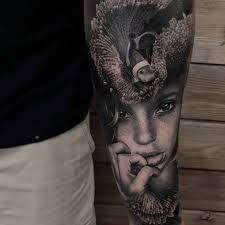 Surrealistic underwater girl made by The art of Thomas Carli Jarlier  @thomascarlijarlier 😍 #TATTOODO