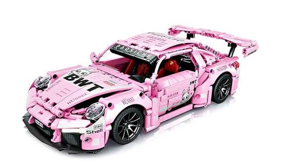 Siêu xe Hello Kitty màu hồng.
