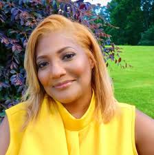 I'm SCREAMING HAPPY BIRTHDAY to the one that helped raise me Frankie  Dumas🥳 I pray this year brings you joy, peace, power and prosperity!  Cheers to another year around the sun🥰