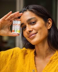 Corrina Holt's Instagram, Twitter & Facebook