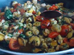 L'unica difficoltà del fare gli gnocchi in casa è trovare patate acquose o lasciarle troppo crude. Gnocchi Di Patate Al Sugo Di Pesce I Sapori Di Casa