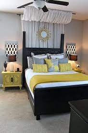 Good Use Of A Curtain To Make The Ceiling Look Higher Home Decor Bedroom Diy Home