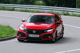 Fenske begins his look at the honda civic type r by flipping through the pages of a recently motor trend magazine in which the hot honda hatch was. Kaufberatung Honda Civic Der Orientiert Sich Nicht Am Golf Autobild De
