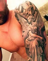 Ya lo hemos visto en maquillajes, estilos de ropa y hasta en diferentes tiendas en línea, pero ¿qué sucede con los tatuajes? 149 Tatuajes De Angeles Con Su Significado