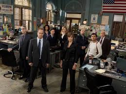 The first season featured more of the characters' private lives, random courtroom scenes unrelated to the episodes' primary cases, and much brighter lit squadroom scenes. Things You Didn T Know About Law And Order Svu