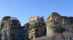 Zu den beeindruckendsten sehenswürdigkeiten griechenlands, zählen nach der akropolis in athen mit sicherheit die meteora klöster. Meteora Kloster Thronen Auf Felsnadeln Donventure De