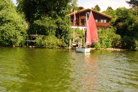 Das hotel lake house plön bietet mit seiner lage perfekte ausflugsmöglichkeiten in die gesamte region. Seeuferlage Chalet Direkt Am Grossen Ploner See Wohnungen Zur Miete In Bosau Schleswig Holstein Deutschland