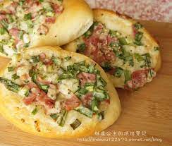 培根蔥花麵包 湯種冷藏發酵法 琳達公主的廚房筆記 痞客邦 hot dog buns food vegetables