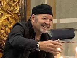 La prossima canzone di vasco rossi, in uscita venerdì 25 ottobre, è se ti potessi dire. Vasco Rossi Una Canzone D Amore Buttata Via E La Prima Musica Del 2021 Corriere It