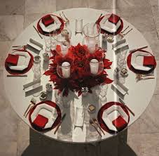 Charming Red And White Glass Unique Design Christmas Table Setting Ideas Round Holiday Table Settings Christmas Decorations Dinner Table Christmas Dining Table