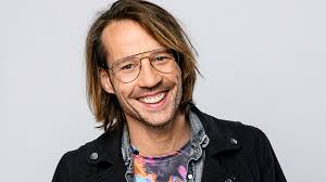 Giel Beelen steunt Dennis Schouten: 'Talpa is een k*tbedrijf'