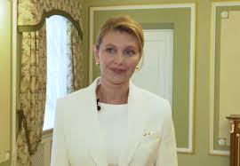 У підписі до фотографій олена зеленська закликала усіх батьків говорити про необхідність забезпечення прав дитини не тільки у день свята, а постійно. Olena Zelenska Zrobila Zayavu Pro Dityache Harchuvannya U Shkolah